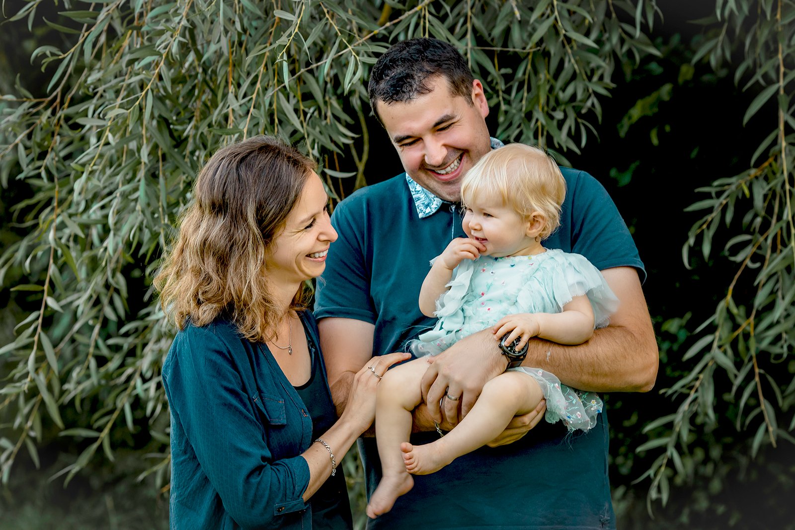 séance photo famille en extérieur dans les vignes en alsace, près de molsheim par Claire ROMER photographe